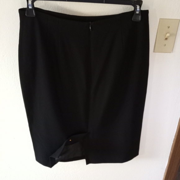 Black skirt - Picture 2 of 2